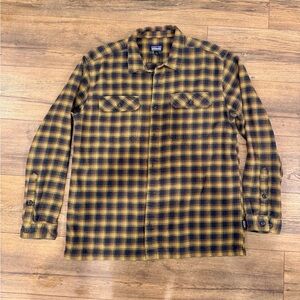 Patagonia Men’s Button Down Plaid Flannel